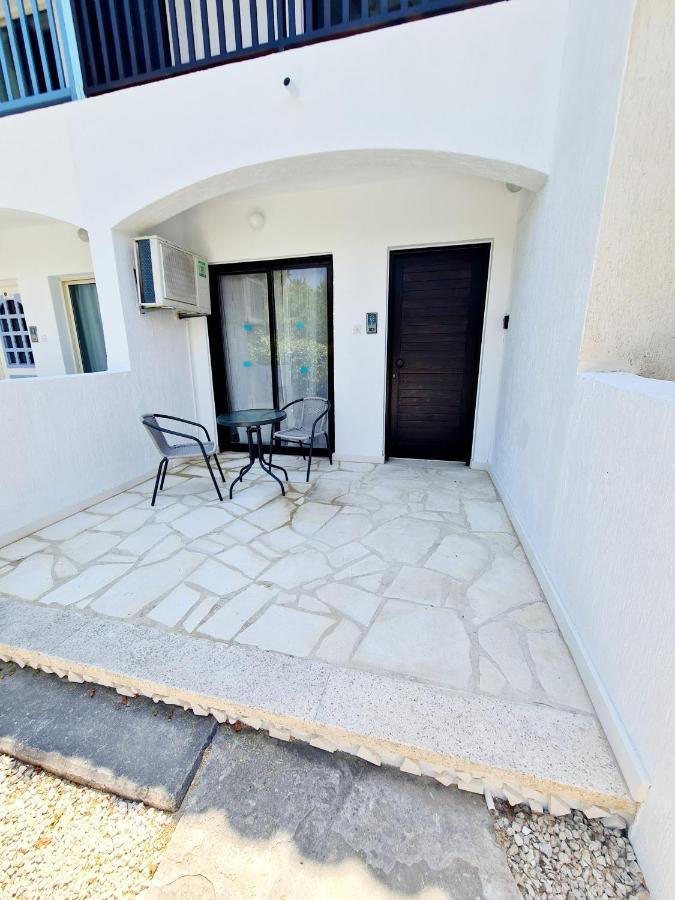 2 Bedroom Townhouse, Close To Paphos Harbour, Use Of Onsite Facilities Extérieur photo