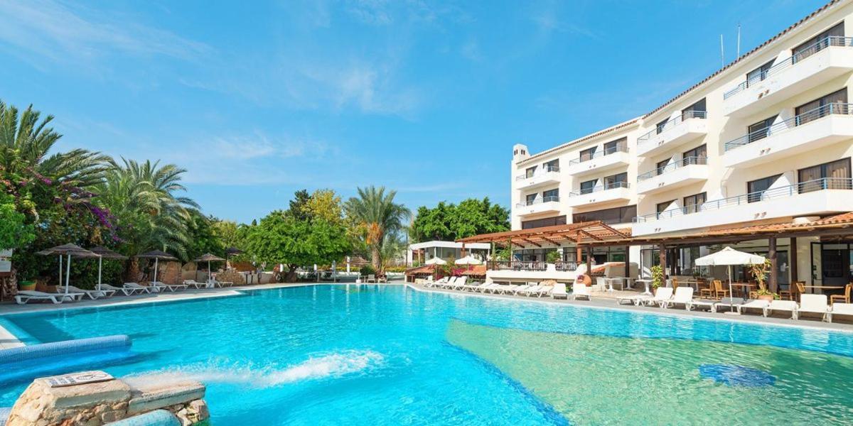 2 Bedroom Townhouse, Close To Paphos Harbour, Use Of Onsite Facilities Extérieur photo